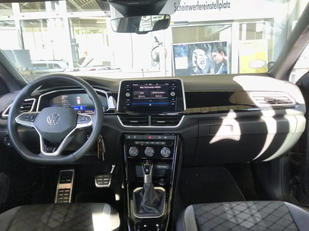 Volkswagen T-Roc 1.5 TSI DSG R-LINE +LED +ACC +VIRTUAL +CARPLAY +S — Vehicle gallery 9