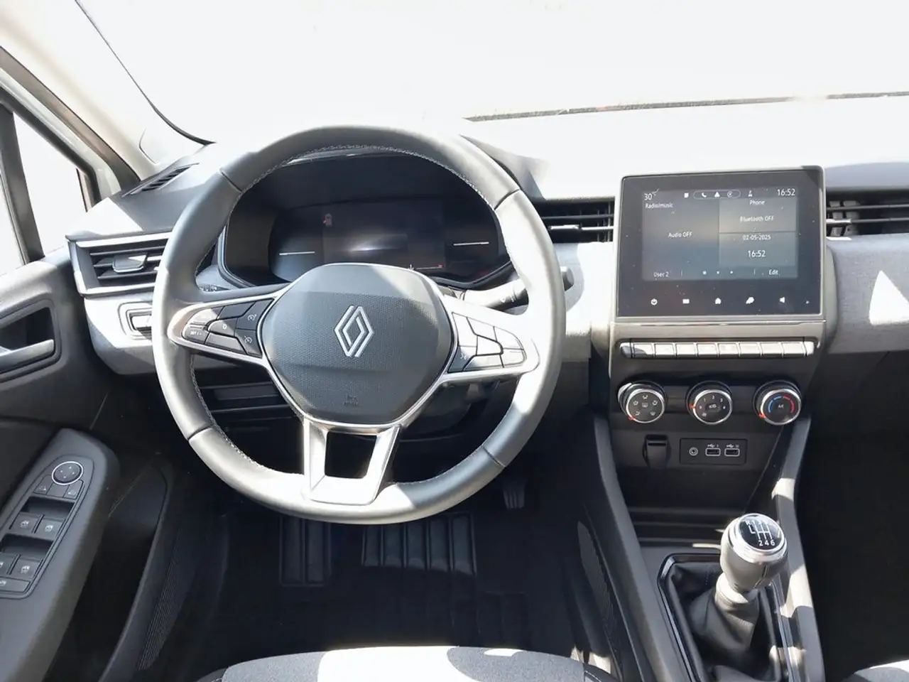 Renault Clio TCe Evolution 67kW — Vehicle gallery 12