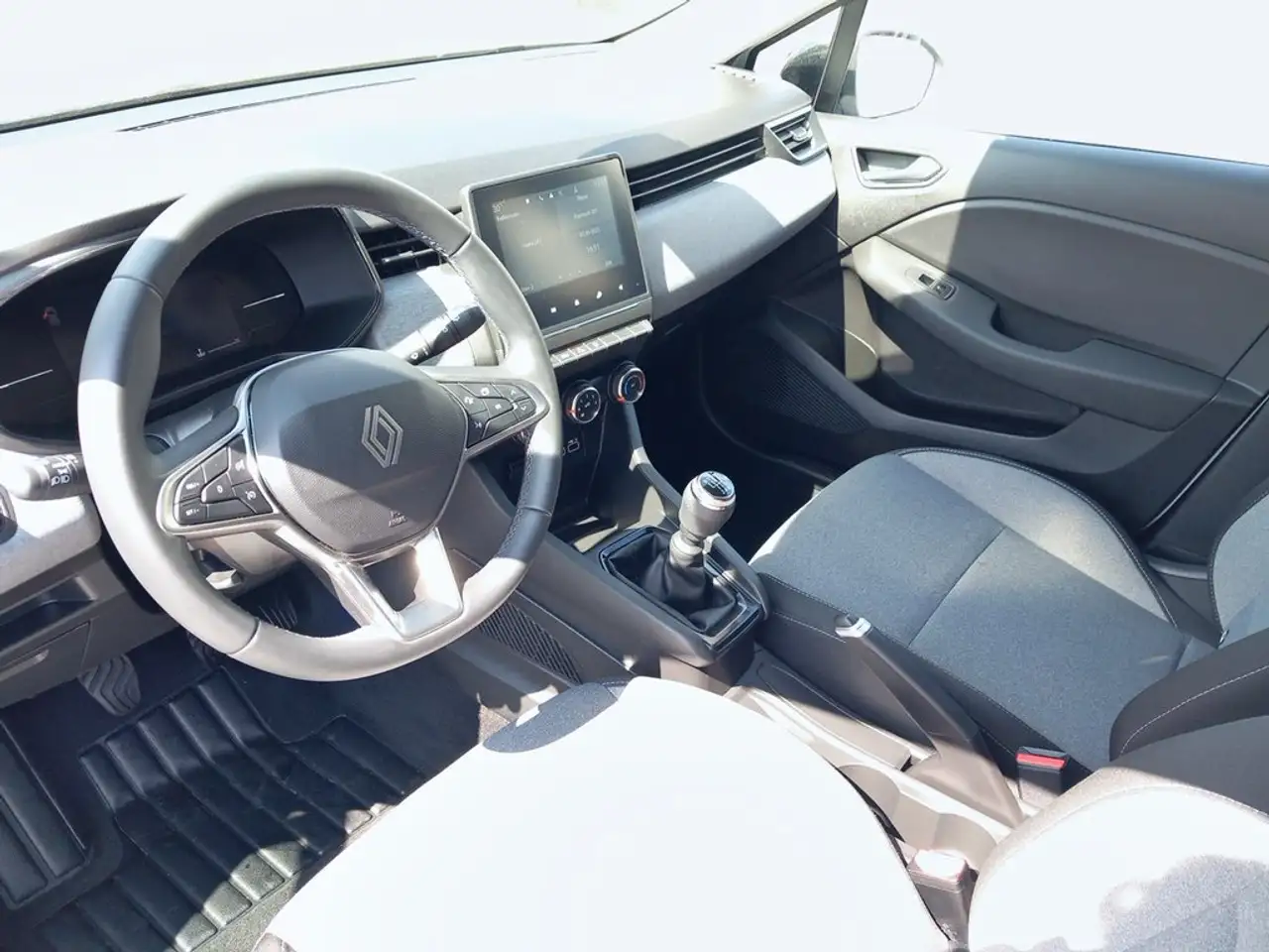 Renault Clio TCe Evolution 67kW — Vehicle gallery 16