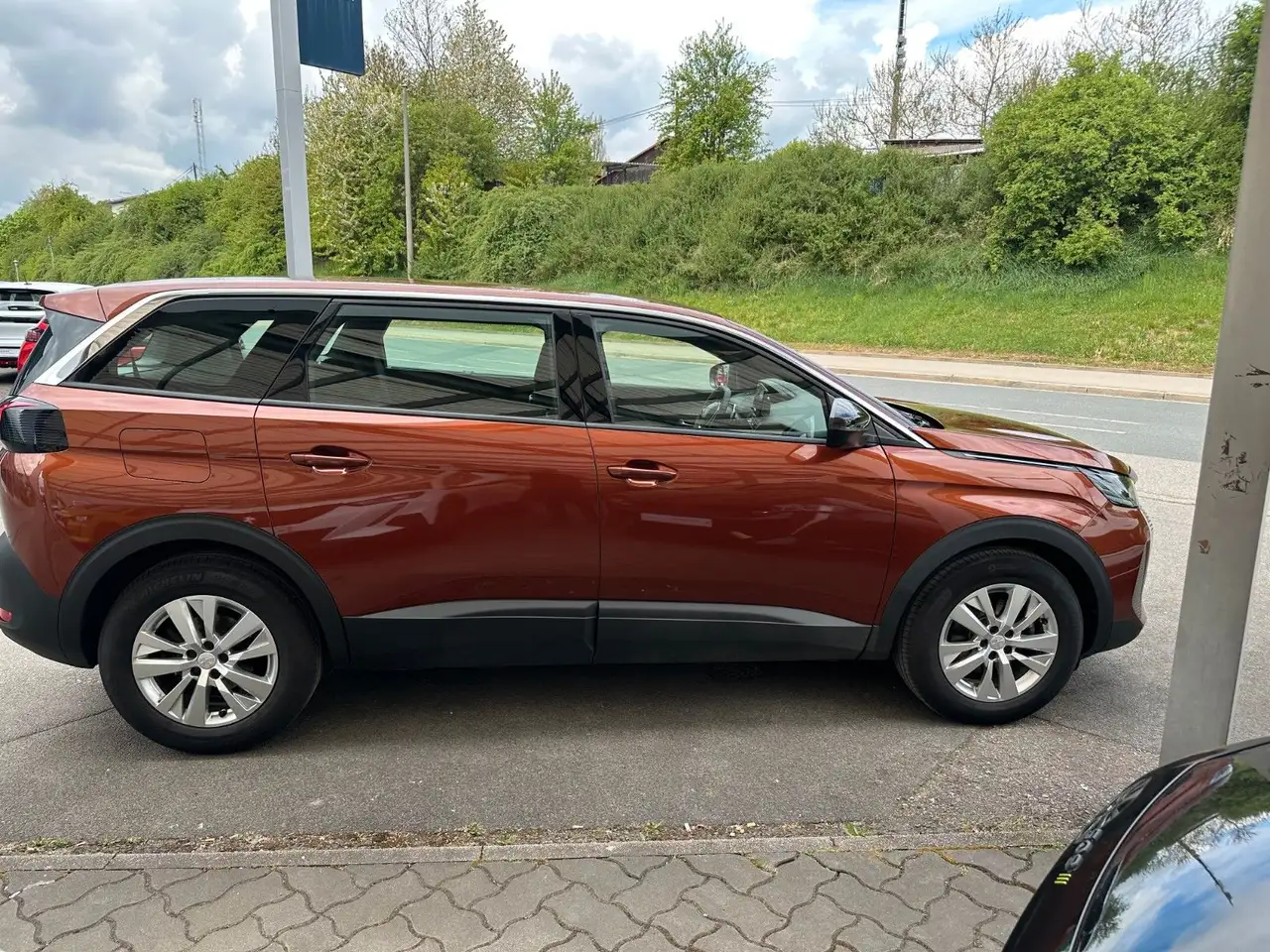 Peugeot 5008 Hybrid 136 e-DSC6 Allure 7-Sitze, Navi — معرض صور السيارة 5
