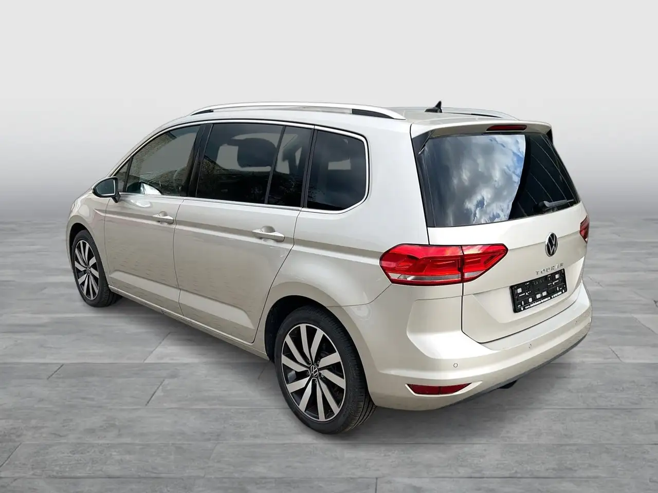 Volkswagen Touran Highline AHK,NAV,WR,KAM,ACC — Vehicle gallery 3