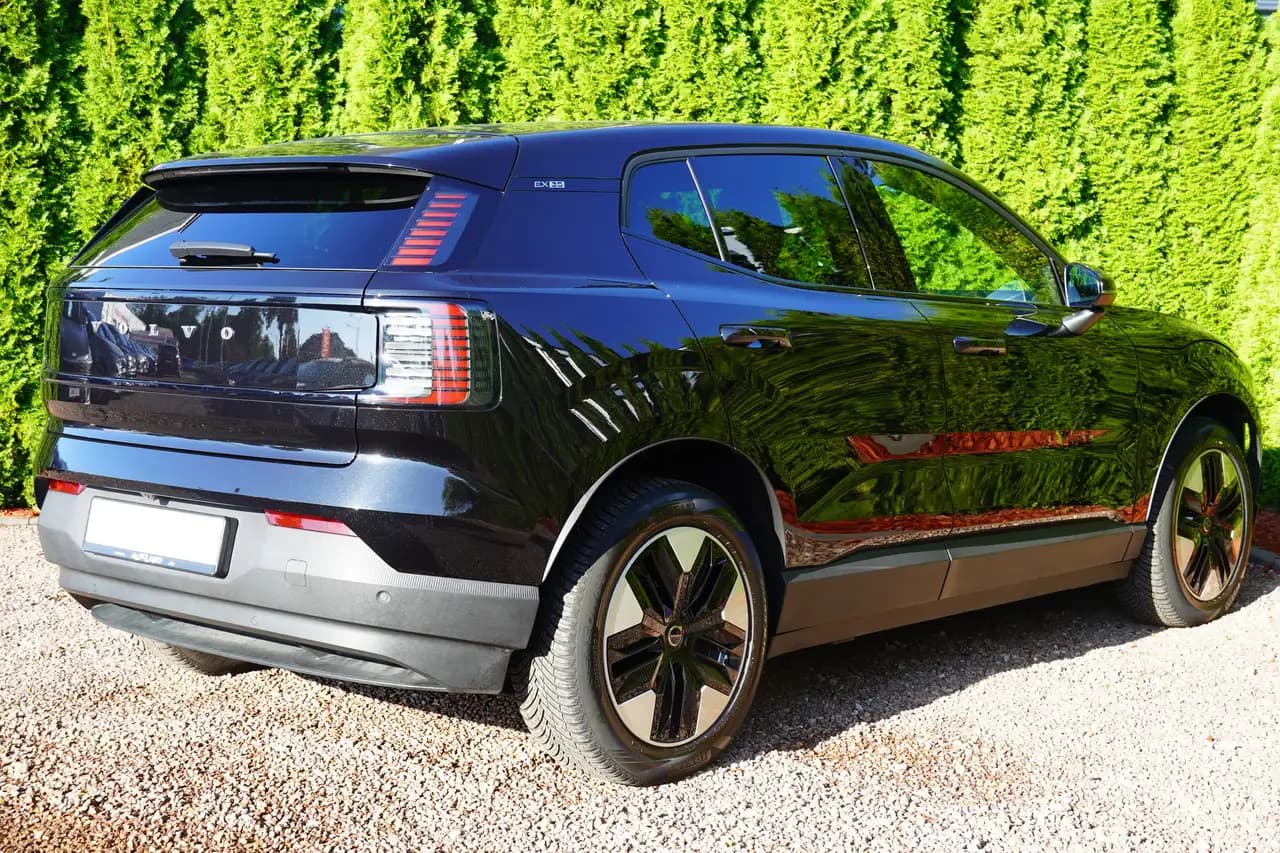 Volvo EX30 Core 2WD Pure Electric LED Navi Totwinkel — معرض صور السيارة 5