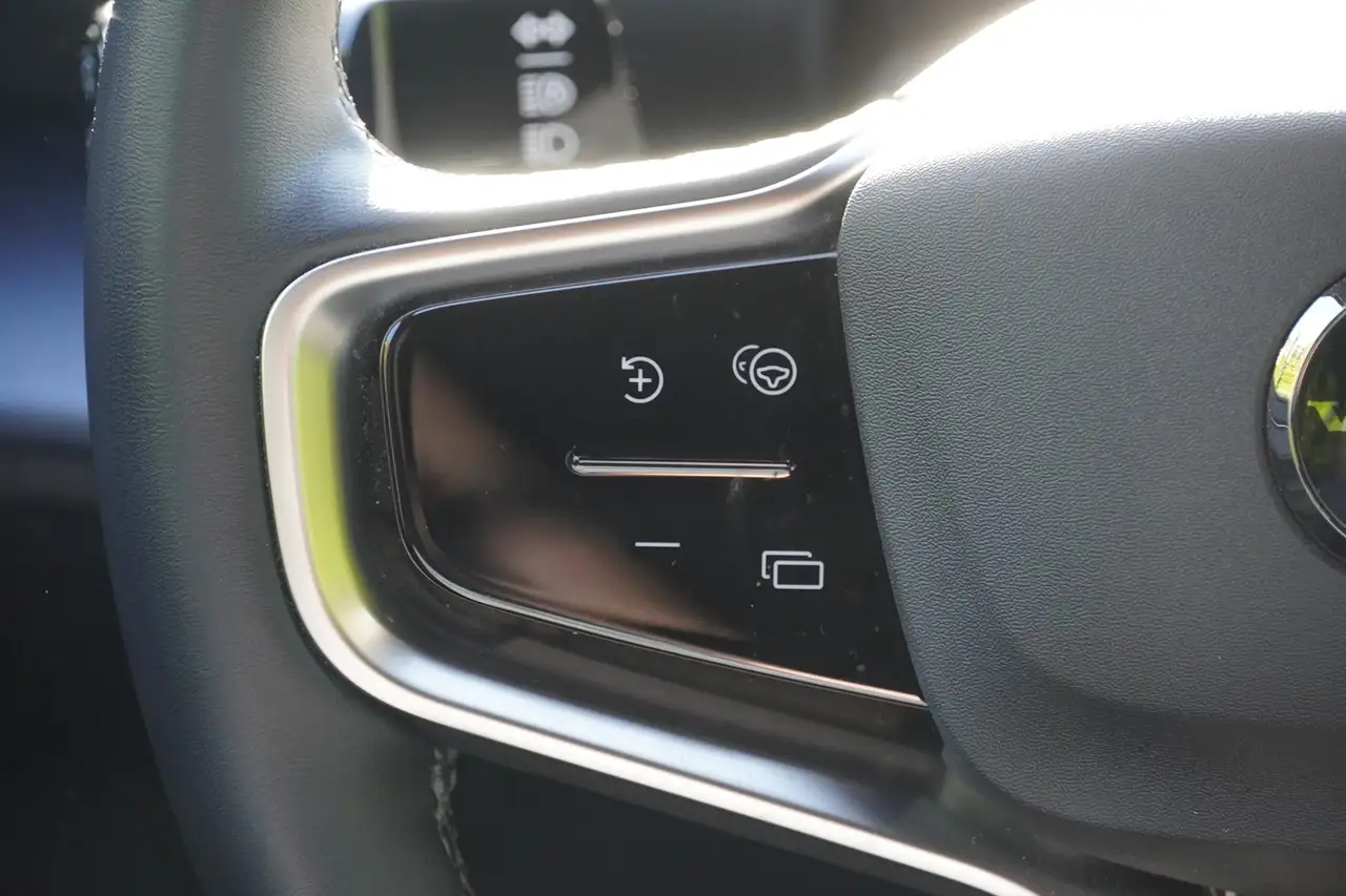 Volvo EX30 Core 2WD Pure Electric LED Navi Totwinkel — معرض صور السيارة 14