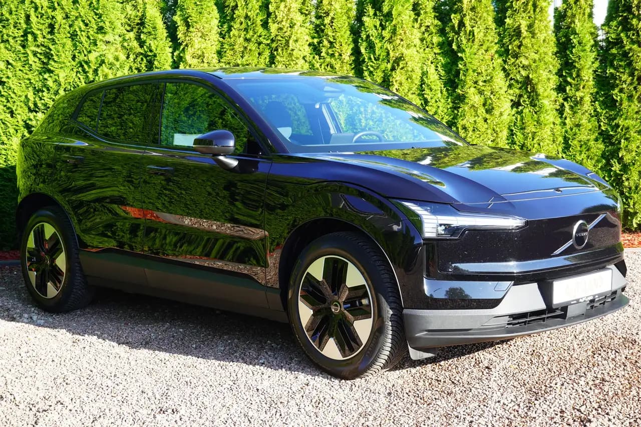 Volvo EX30 Core 2WD Pure Electric LED Navi Totwinkel — معرض صور السيارة 4