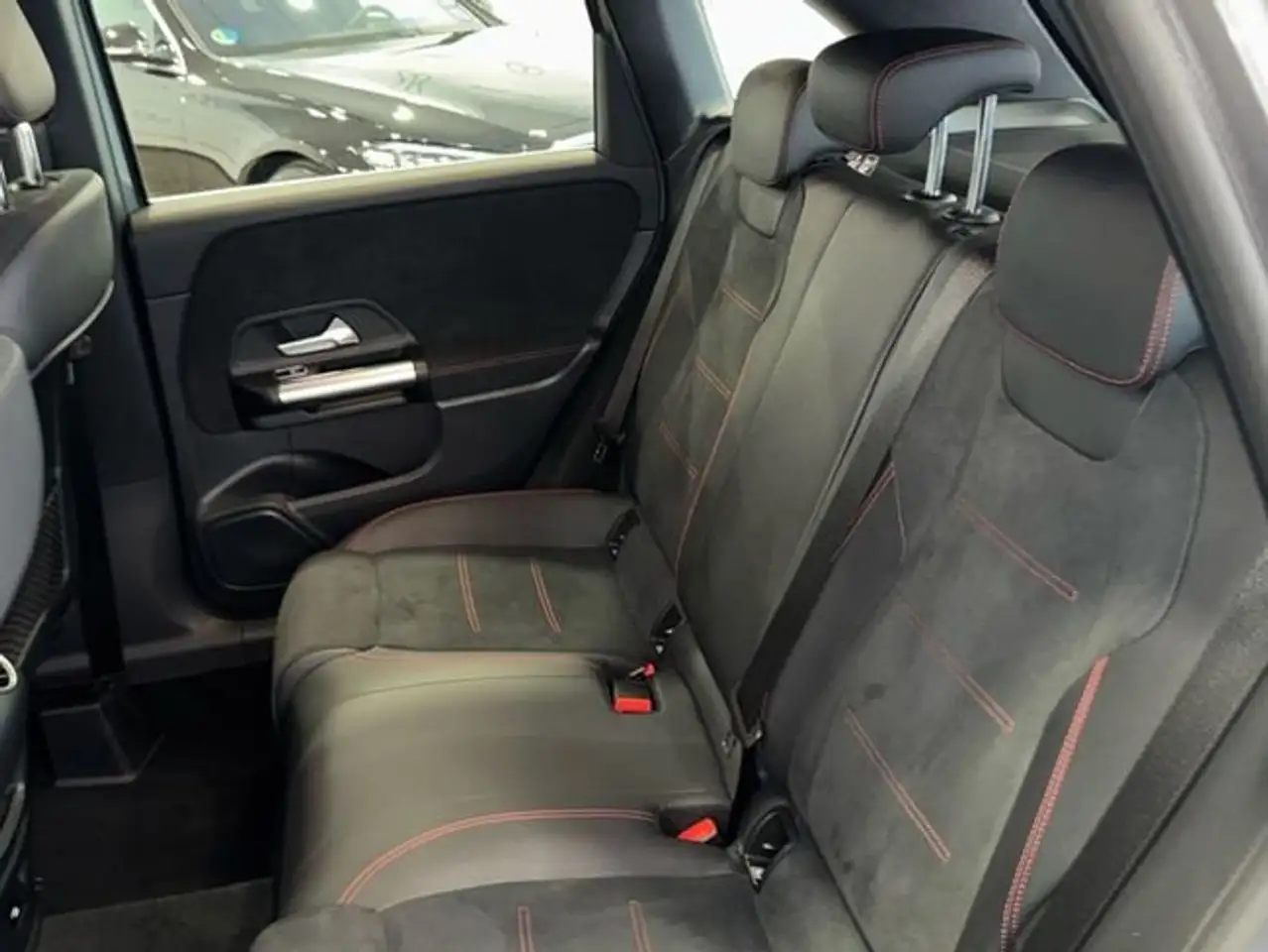 Mercedes-Benz B 200 d — معرض صور السيارة 11