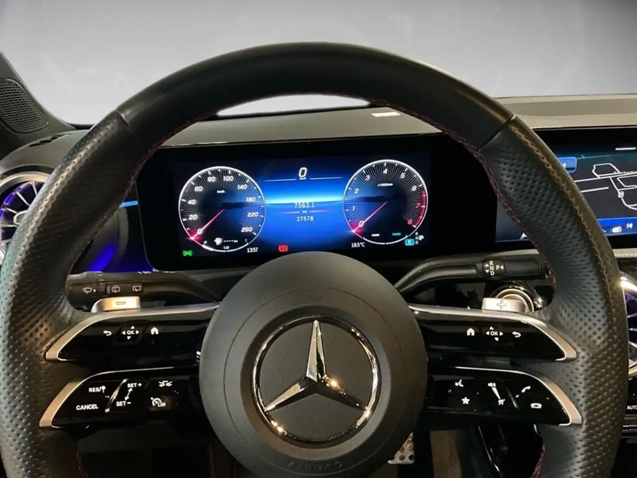 Mercedes-Benz A 200 AMG Style AUT Kam. KlimaA LED LM PDC SHZ — معرض صور السيارة 12