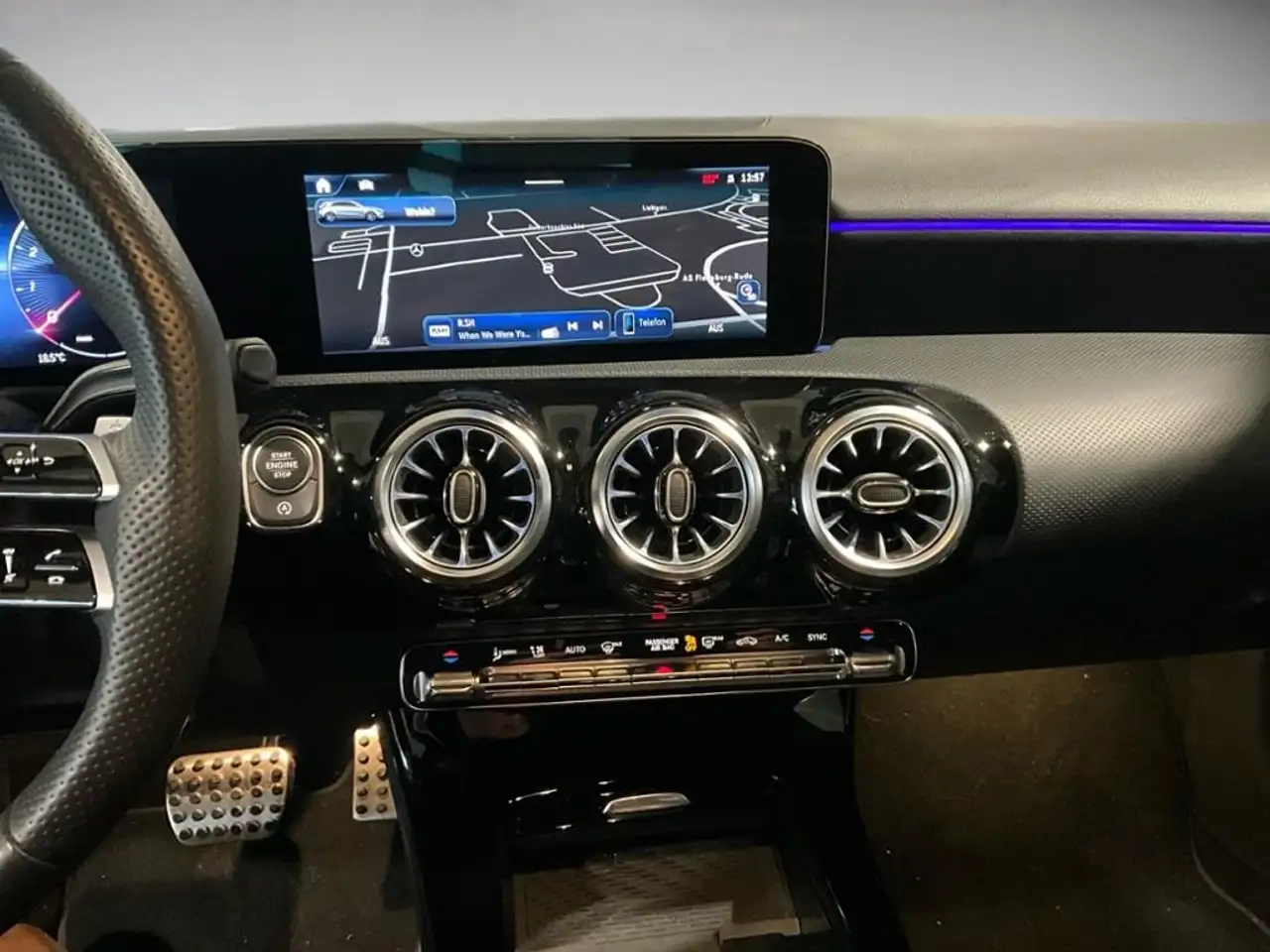 Mercedes-Benz A 200 AMG Style AUT Kam. KlimaA LED LM PDC SHZ — معرض صور السيارة 13