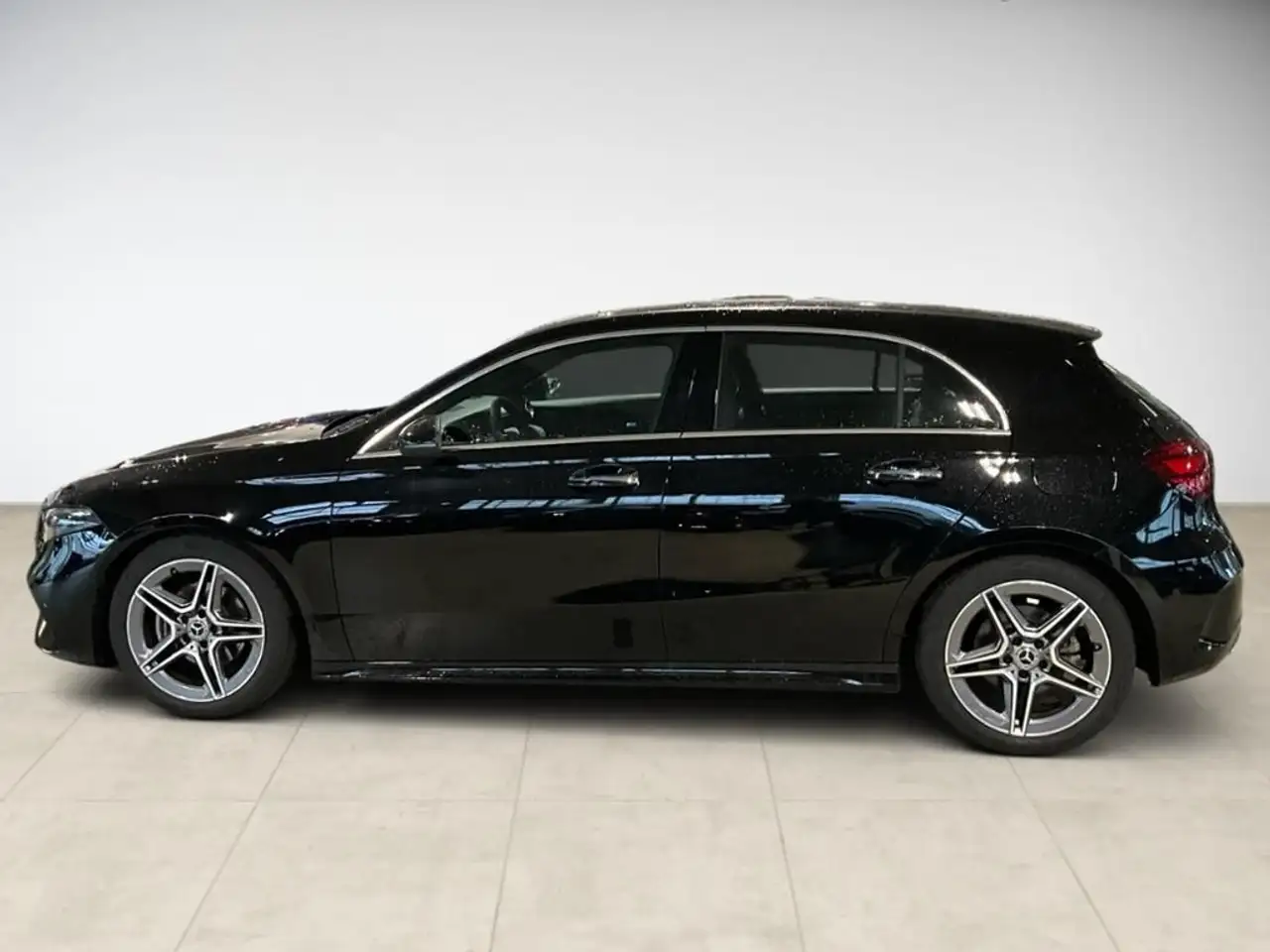 Mercedes-Benz A 200 AMG Style AUT Kam. KlimaA LED LM PDC SHZ — معرض صور السيارة 3