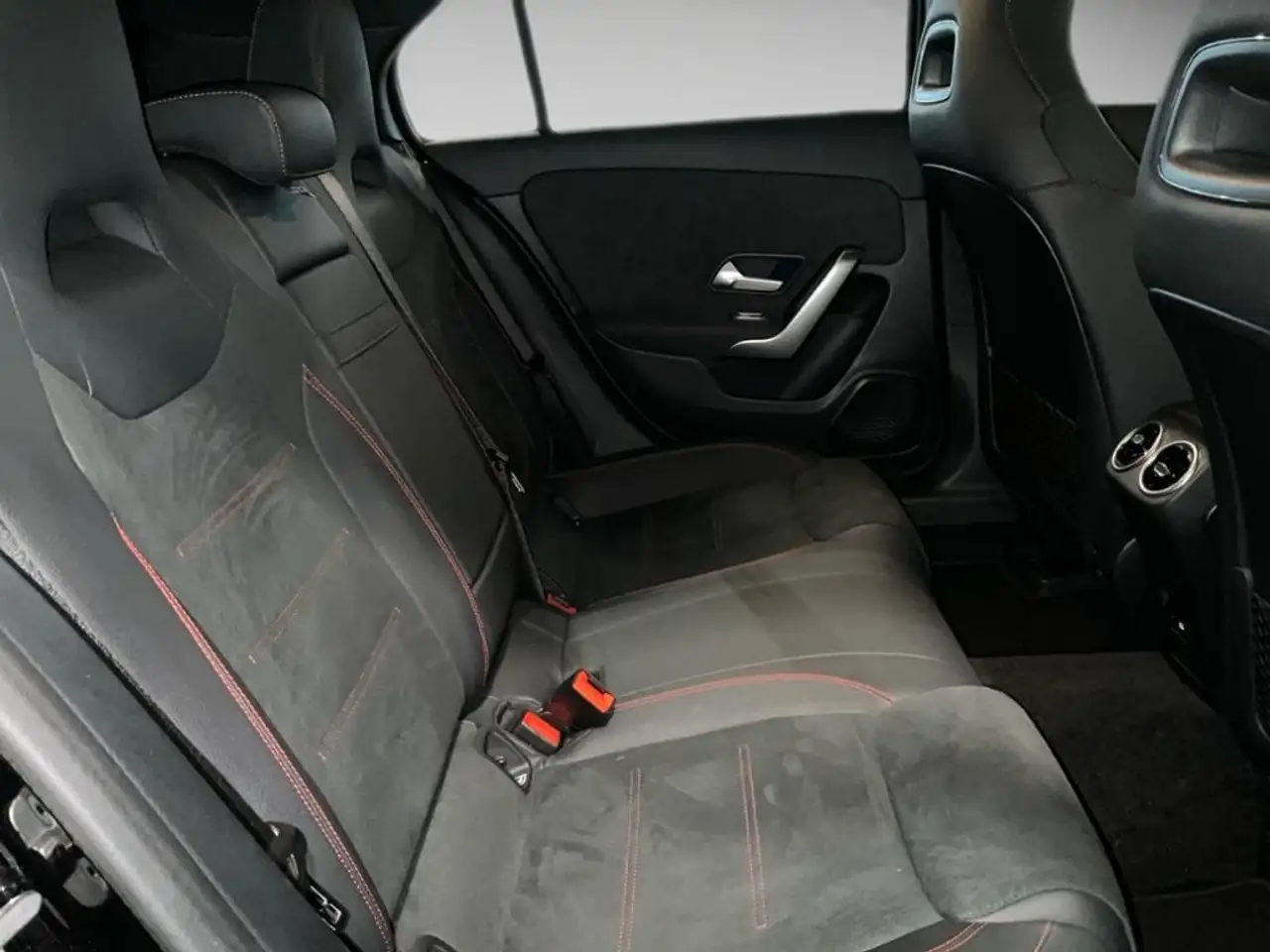Mercedes-Benz A 200 AMG Style AUT Kam. KlimaA LED LM PDC SHZ — معرض صور السيارة 11