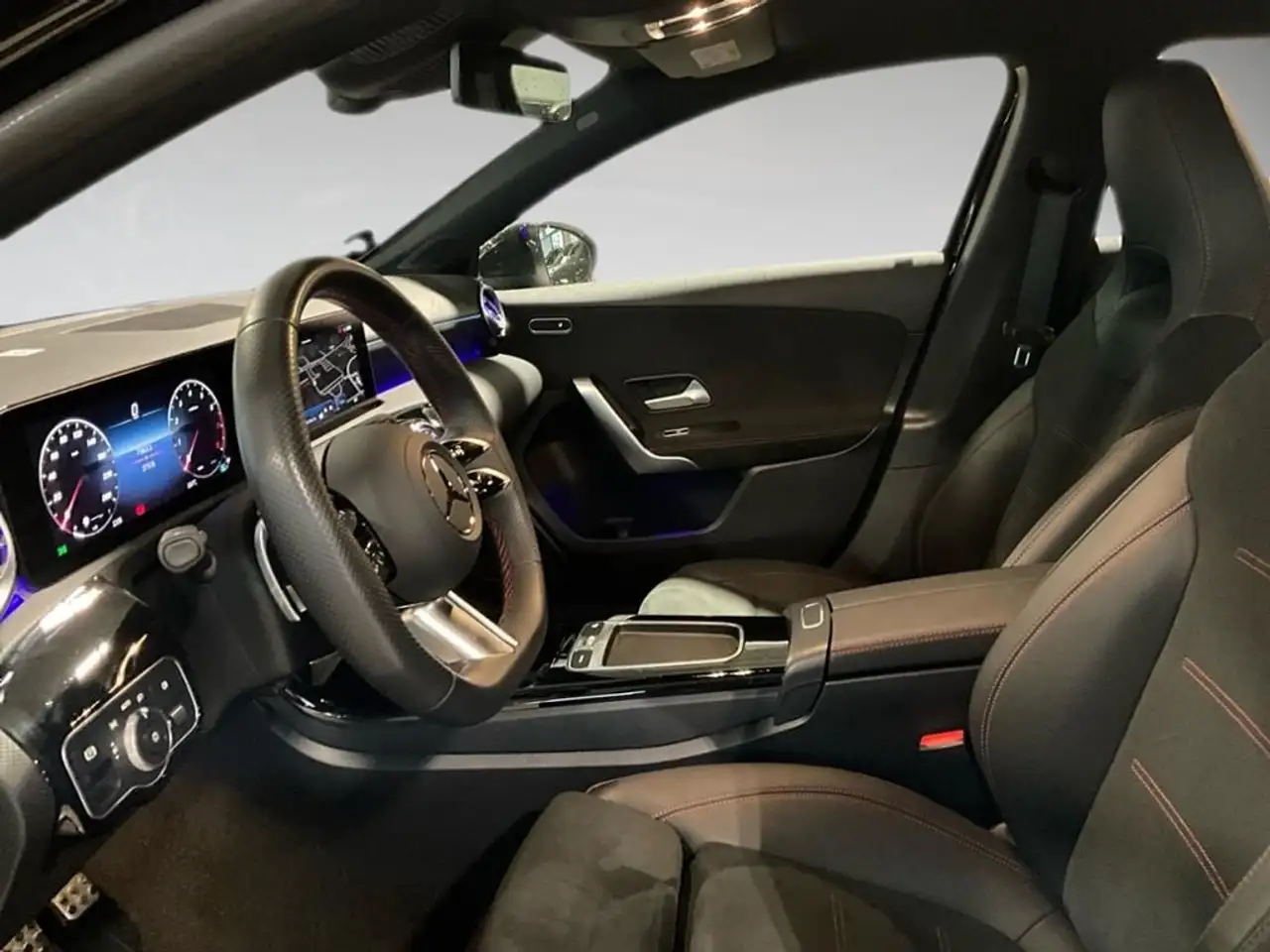Mercedes-Benz A 200 AMG Style AUT Kam. KlimaA LED LM PDC SHZ — معرض صور السيارة 8