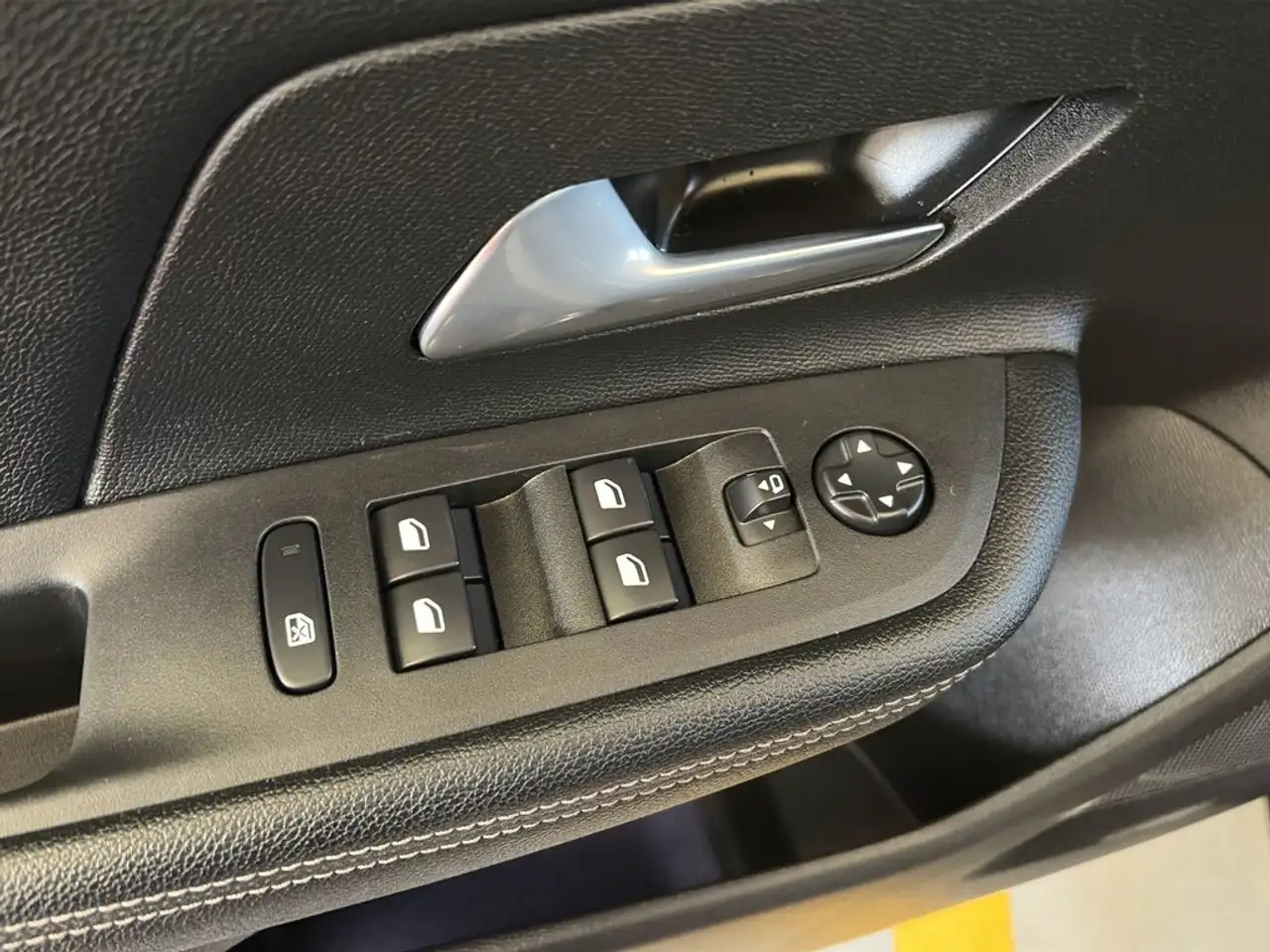 Opel Mokka 1.2T S&S Ultimate 130 AT8 — Vehicle gallery 10