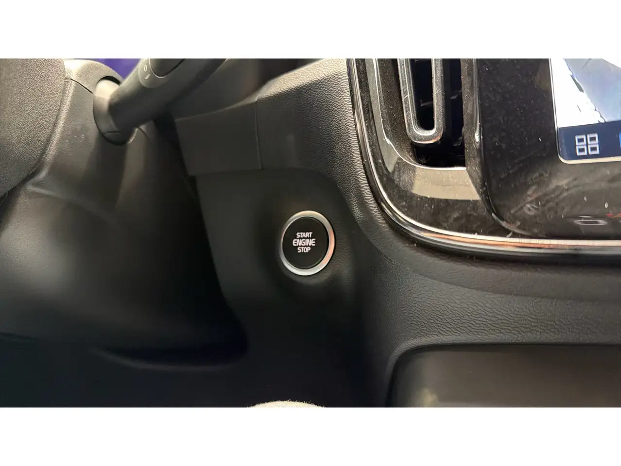 Volvo XC40 B3 Core Aut. — معرض صور السيارة 25