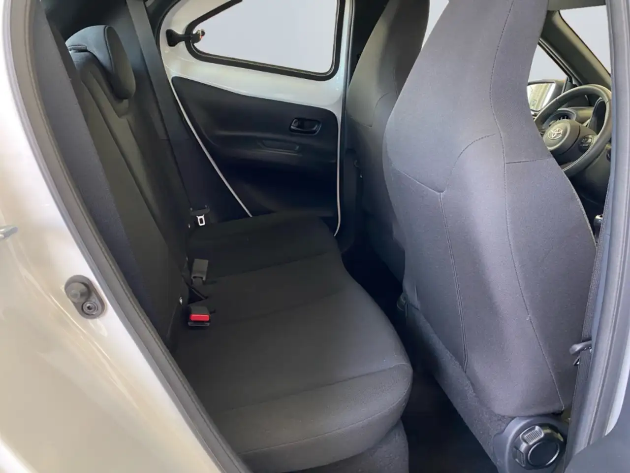 Toyota Aygo X Play *SHZ*SmartKey*CarPlay*Kamera*Klimaauto*DAB* — معرض صور السيارة 29
