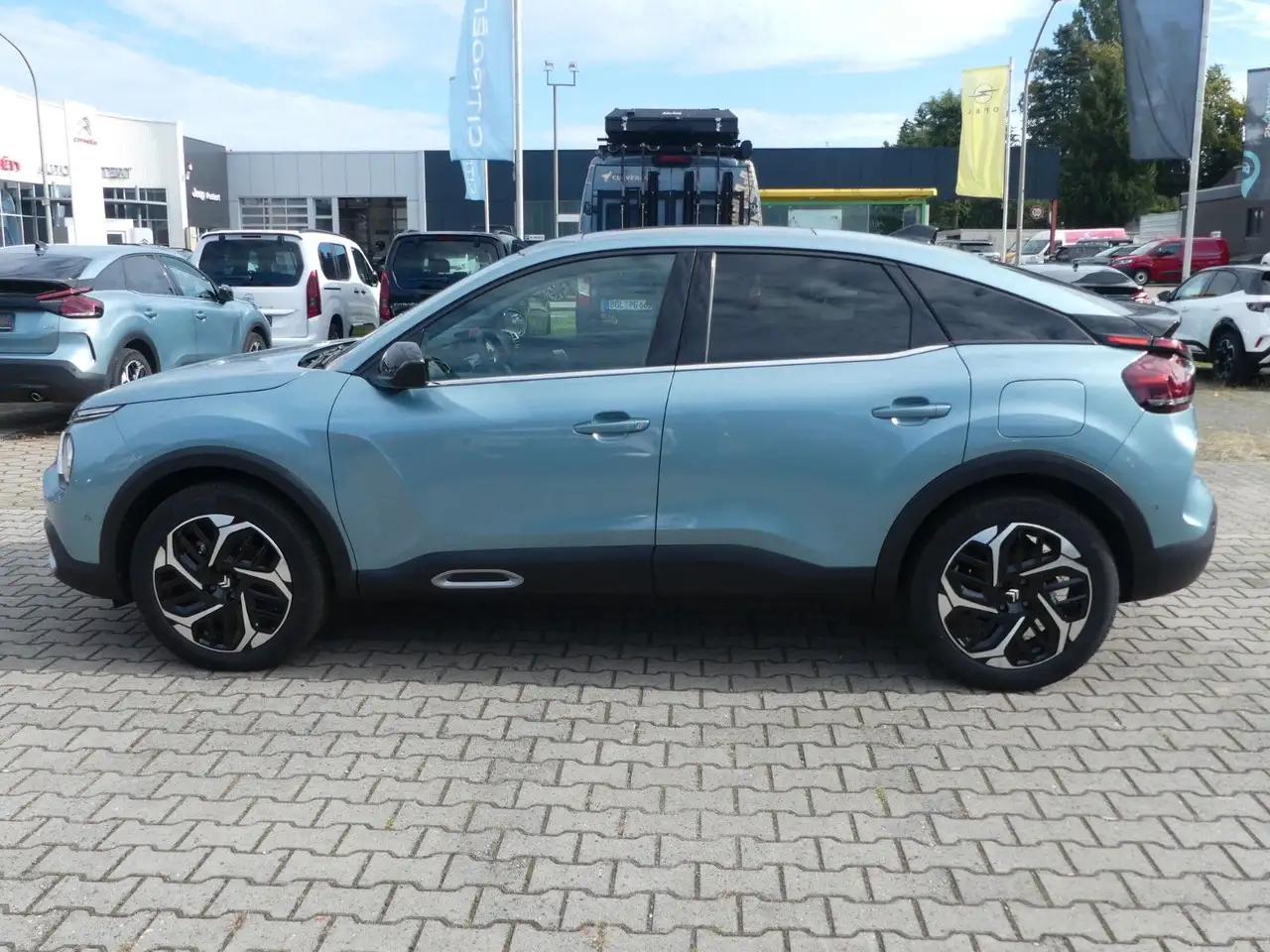 Citroen C4 PureTech 130 S&S EAT8 Shine — Vehicle gallery 8