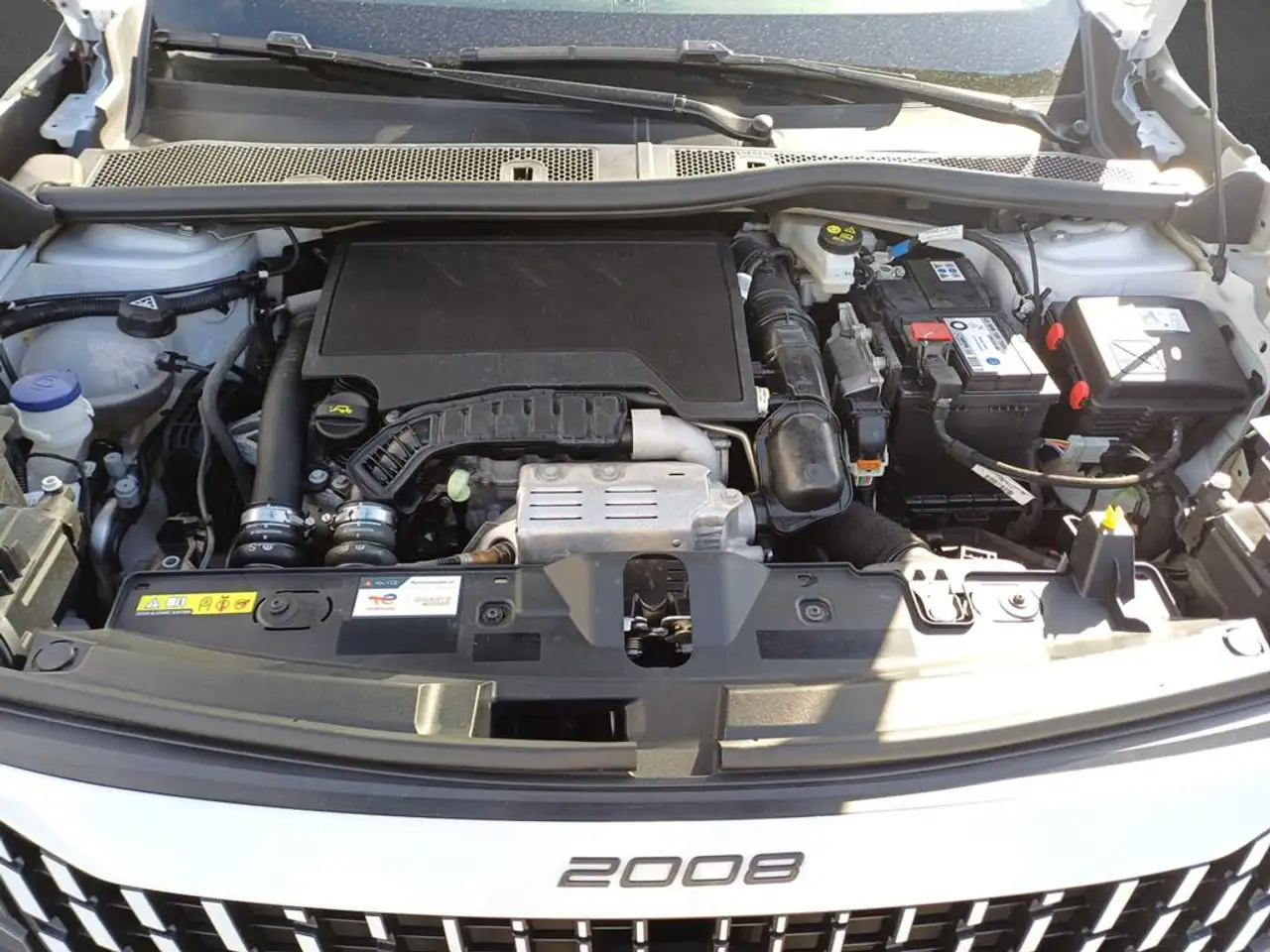Peugeot 2008 Neuer 2008 Allure PureTech 100 — Vehicle gallery 5