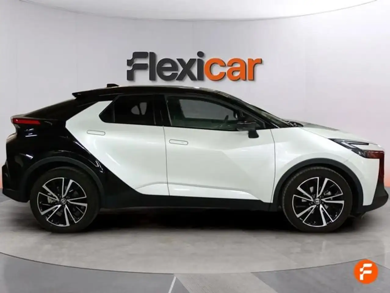 Toyota C-HR 200H Premiere Edition — Vehicle gallery 3