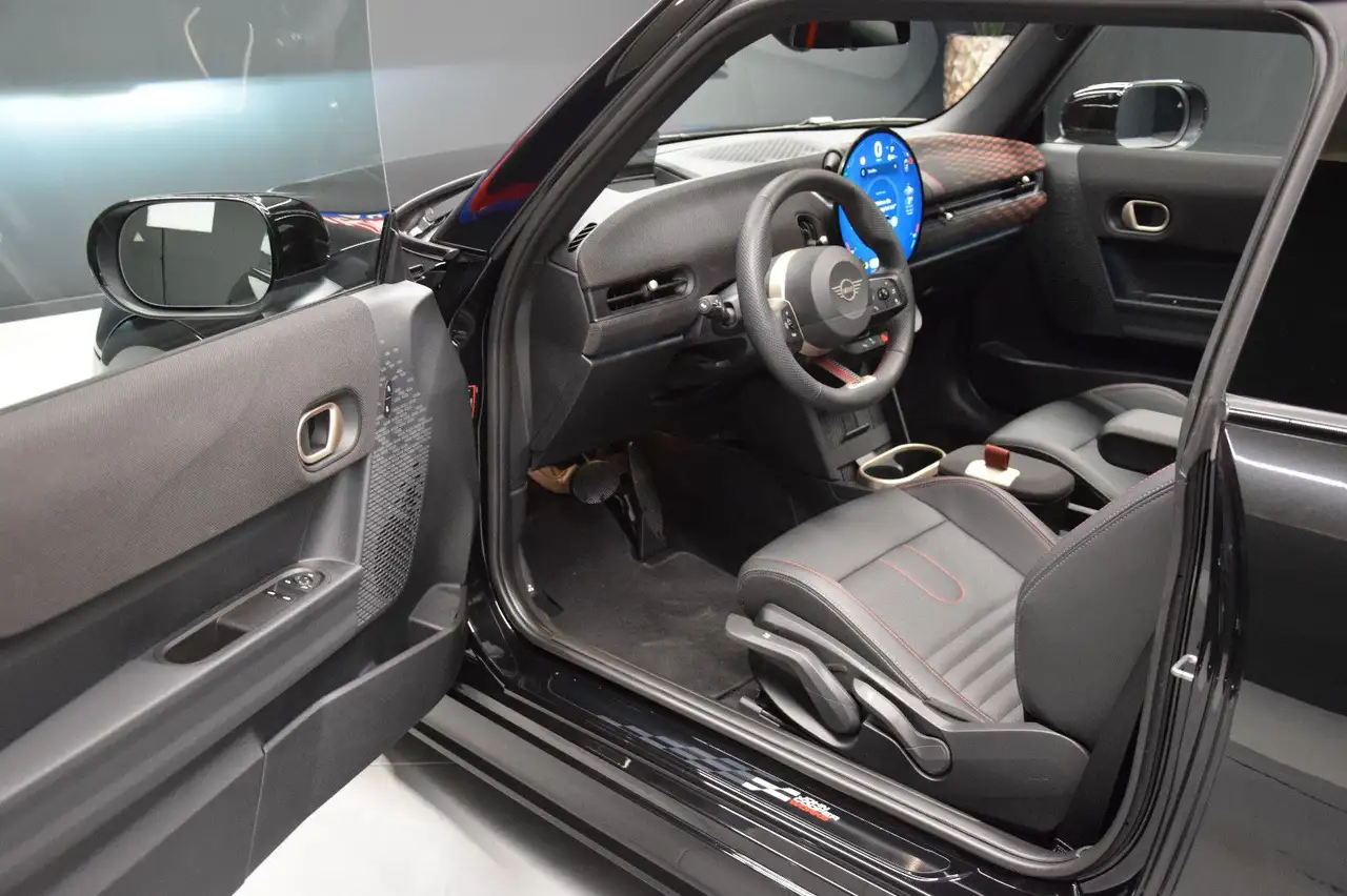 MINI Cooper C John Cooper Works Trim HuD Pano 18 Zoll — معرض صور السيارة 10