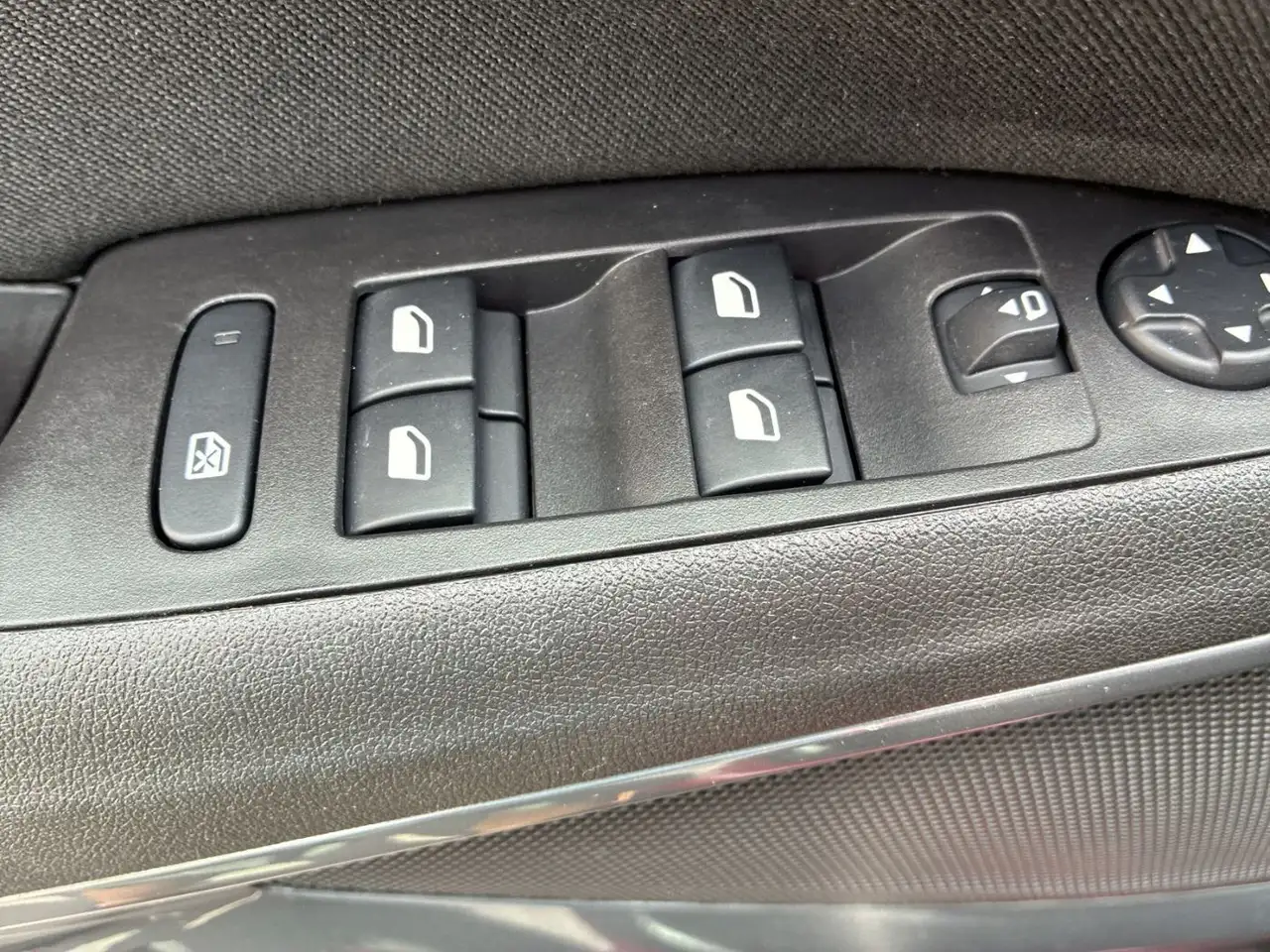 Opel Crossland Elegance Paket LED+2xKlima+Kam.+KlimaA — Vehicle gallery 19