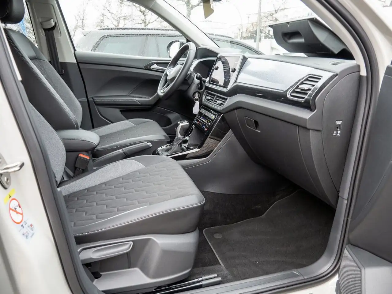 Volkswagen T-Cross 1.0 TSI DSG Goal App-Connect LED SHZ — معرض صور السيارة 7