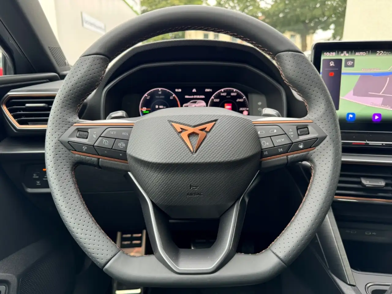 CUPRA Leon Sportstourer VZ 1.4 e-Hybrid DSG AHK Beats ParkAss — Galería del vehículo 11