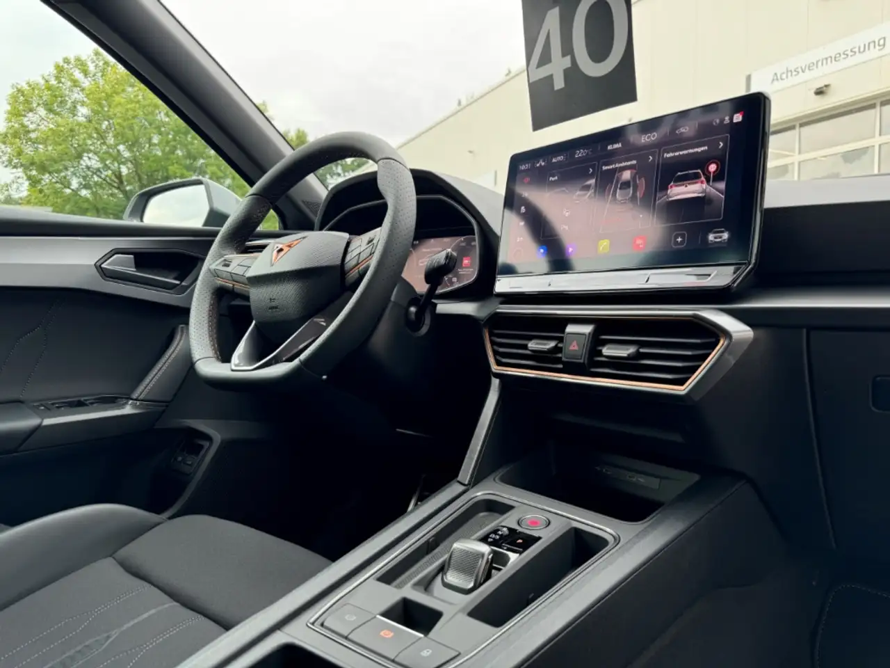 CUPRA Leon Sportstourer VZ 1.4 e-Hybrid DSG AHK Beats ParkAss — Galería del vehículo 8