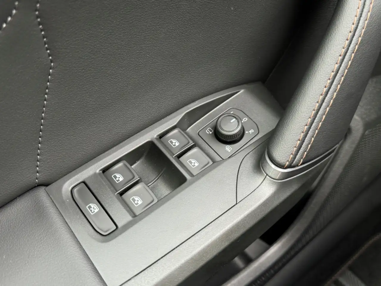 CUPRA Leon Sportstourer VZ 1.4 e-Hybrid DSG AHK Beats ParkAss — Galería del vehículo 20