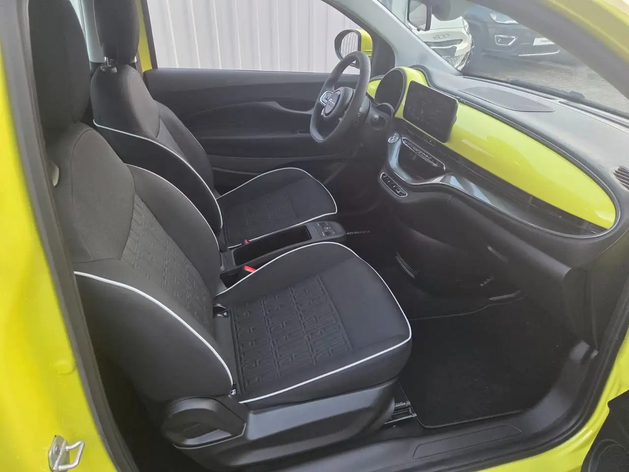 Fiat 500e BEV 23,8 kWh *17"LM+Navi+CarPlay+Wallbox — Vehicle gallery 10