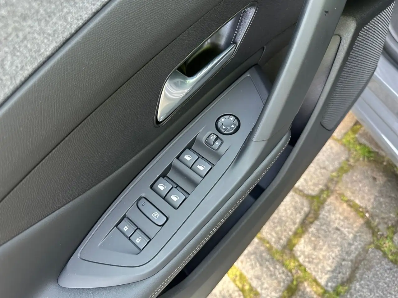 Peugeot 308 SW Allure Hybrid 136 e-DSC6 *Kamera*SHZ* — Vehicle gallery 13