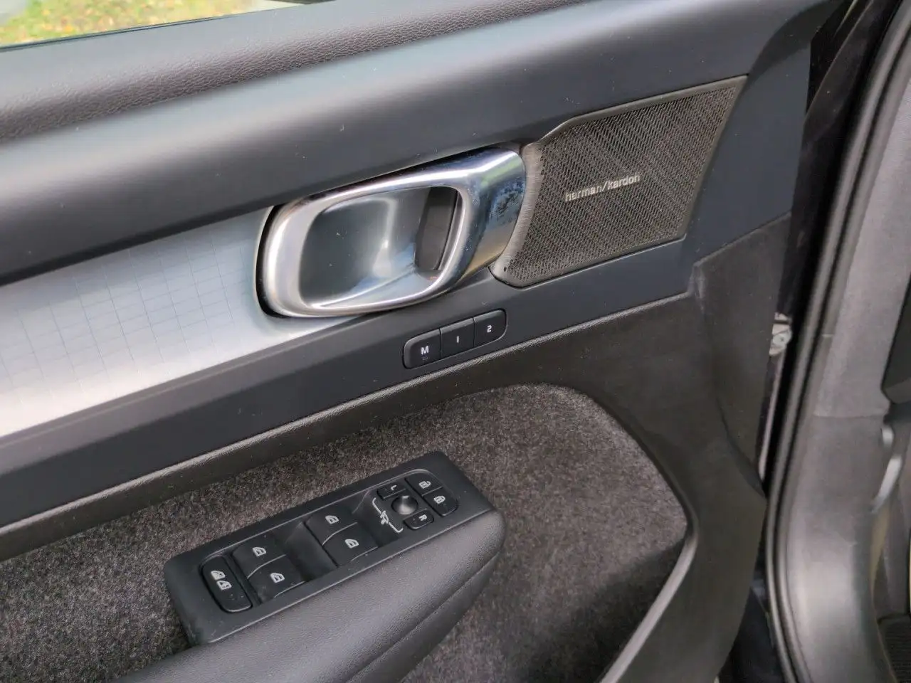 Volvo XC40 B4 (Benzin) Plus Dark 2WD - RFK Bluetooth LED — معرض صور السيارة 10