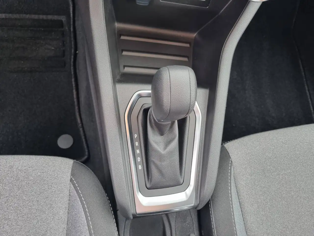 Renault Clio Evolution 1.6 E-TECH Hybrid — معرض صور السيارة 14