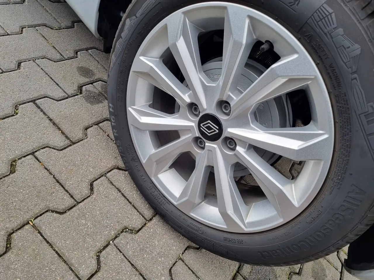 Renault Clio Evolution 1.6 E-TECH Hybrid — معرض صور السيارة 17