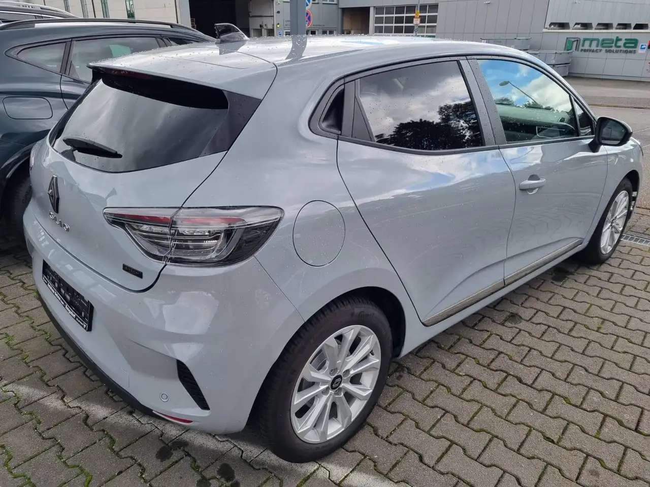 Renault Clio Evolution 1.6 E-TECH Hybrid — معرض صور السيارة 3