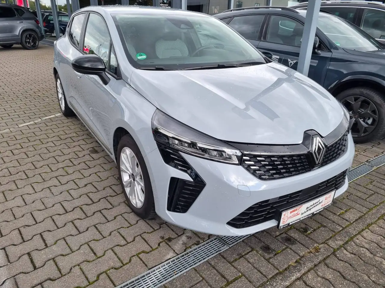 Renault Clio Evolution 1.6 E-TECH Hybrid — معرض صور السيارة 2