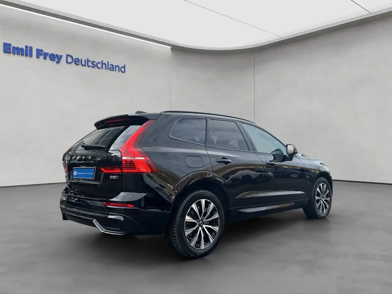 Volvo XC60 XC60 2.0 B5 B AWD Plus Dark — Vehicle gallery 6