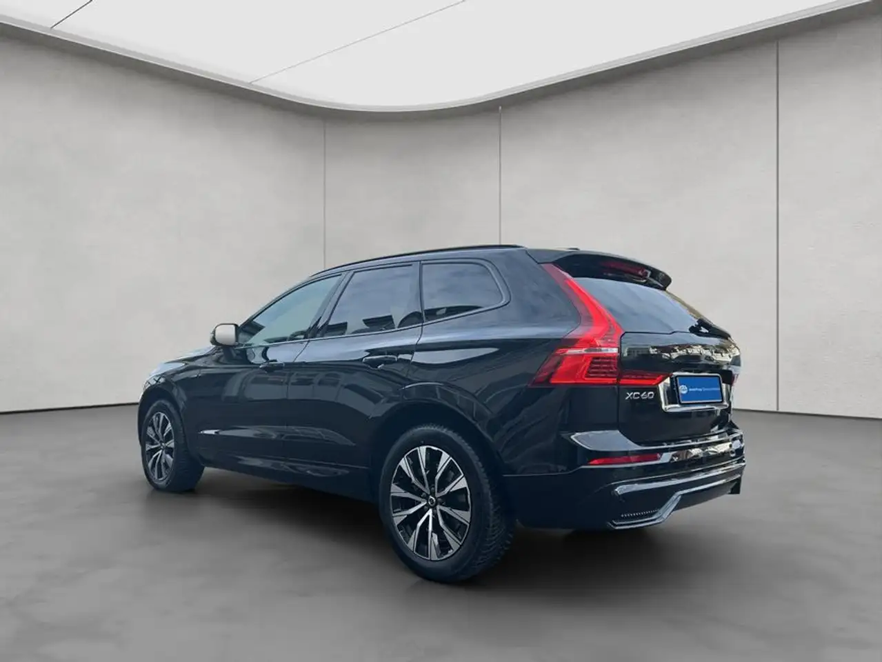 Volvo XC60 XC60 2.0 B5 B AWD Plus Dark — Vehicle gallery 3