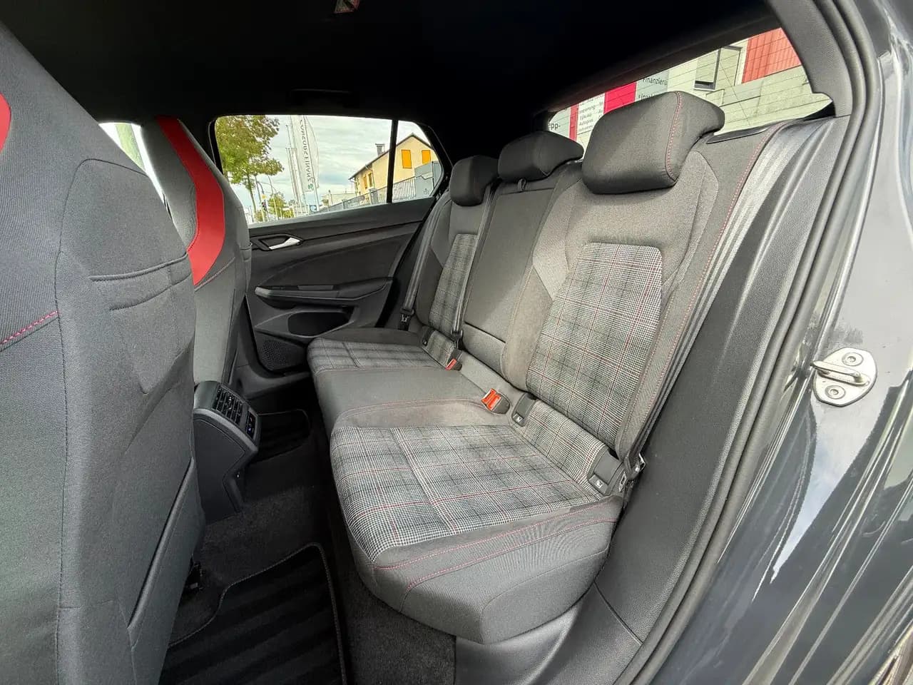 Volkswagen Golf VIII Lim. GTI 2.0 TSI FINANZIERUNG — Galería del vehículo 13