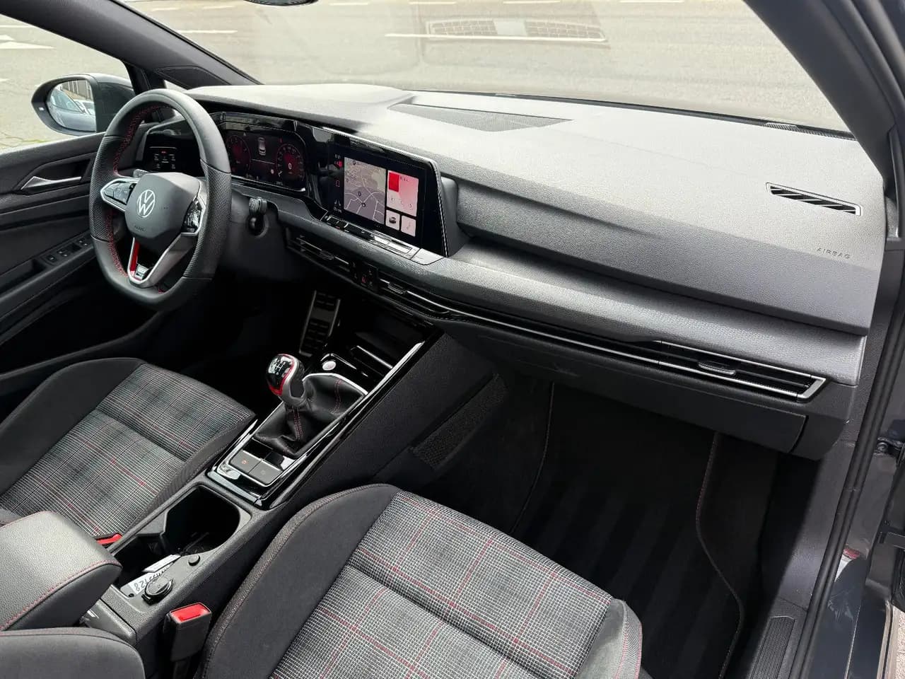 Volkswagen Golf VIII Lim. GTI 2.0 TSI FINANZIERUNG — Galería del vehículo 21