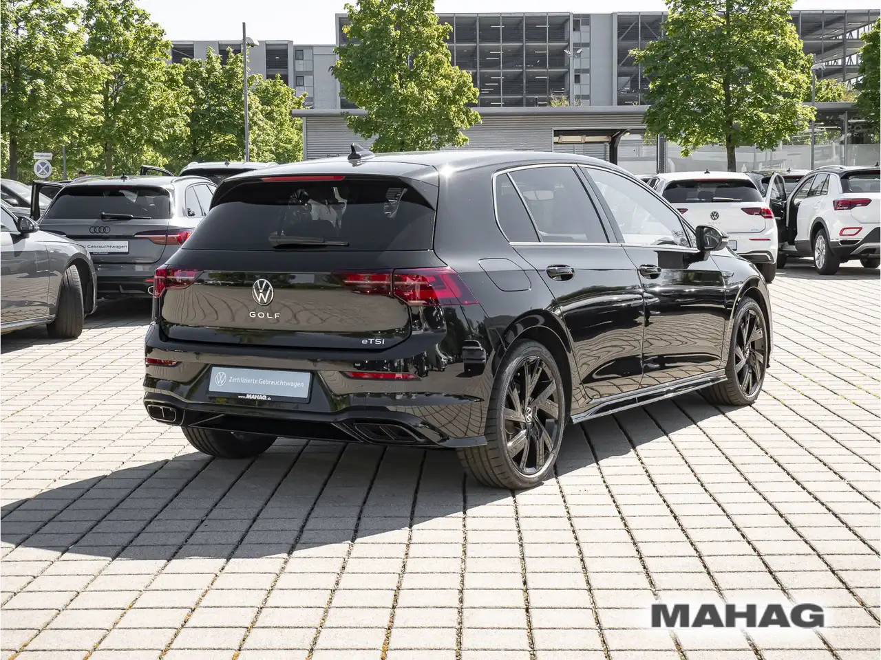 Volkswagen Golf VIII 1.5 eTSI R-Line BlackStyle AHK IQ.Ligh — معرض صور السيارة 7