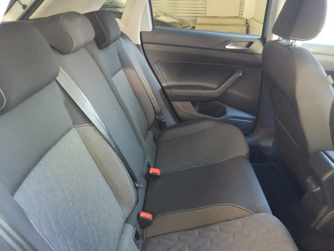 Volkswagen Polo 1.0TSI DSG Move LED AHK Navi Rear View — Galería del vehículo 20
