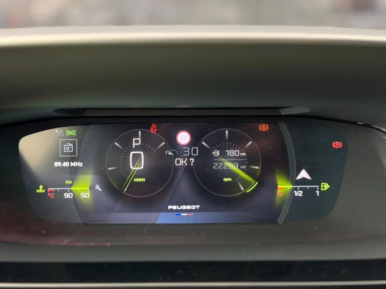 Peugeot 408 PureTech 130 GT 360°/Schiebe-Dach/ACC — معرض صور السيارة 28