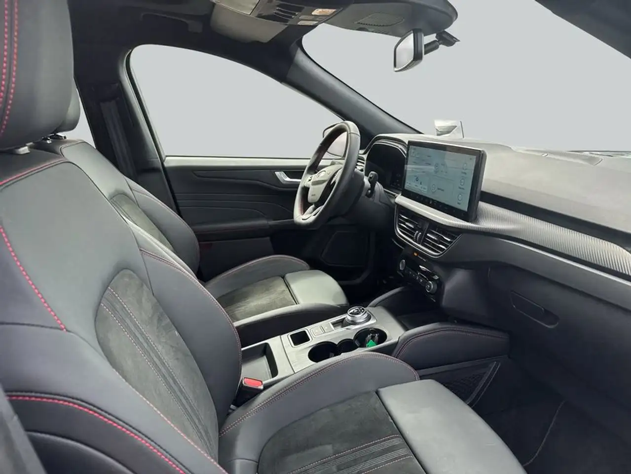 Ford Kuga 2.5 Duratec FHEV ST-LINE X — معرض صور السيارة 12