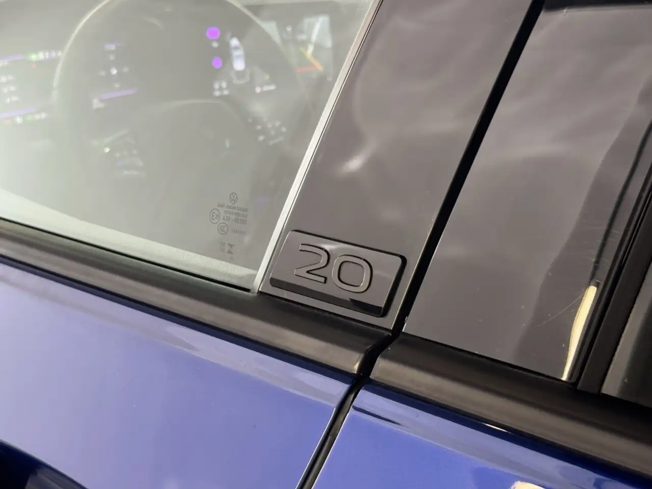 Volkswagen Golf 2.0 TSI R 20 Aniversario DSG 245kW — معرض صور السيارة 31