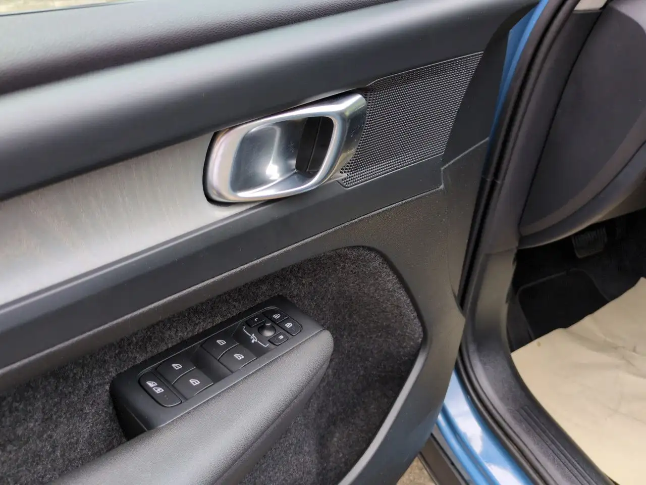 Volvo XC40 B3 (Benzin) Core 2WD - RFK Bluetooth Navi LED — Vehicle gallery 10