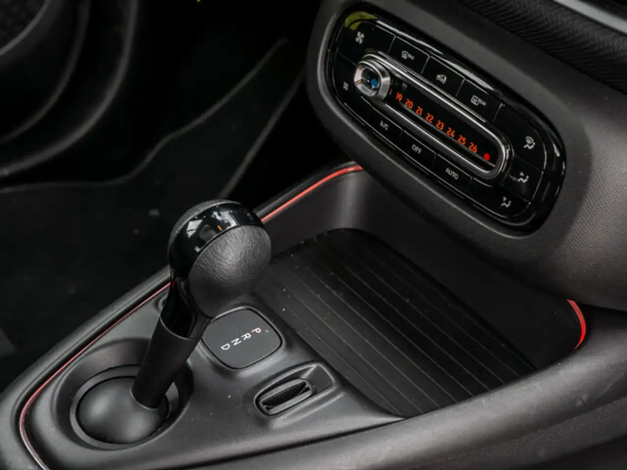 smart forTwo EQ fortwo LAST ONE Exclusive Black — معرض صور السيارة 8