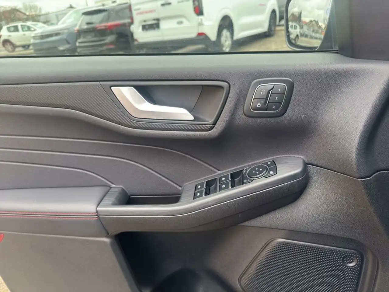 Ford Kuga 2.5 Duratec FHEV ST-LINE X — Galerie du véhicule 14