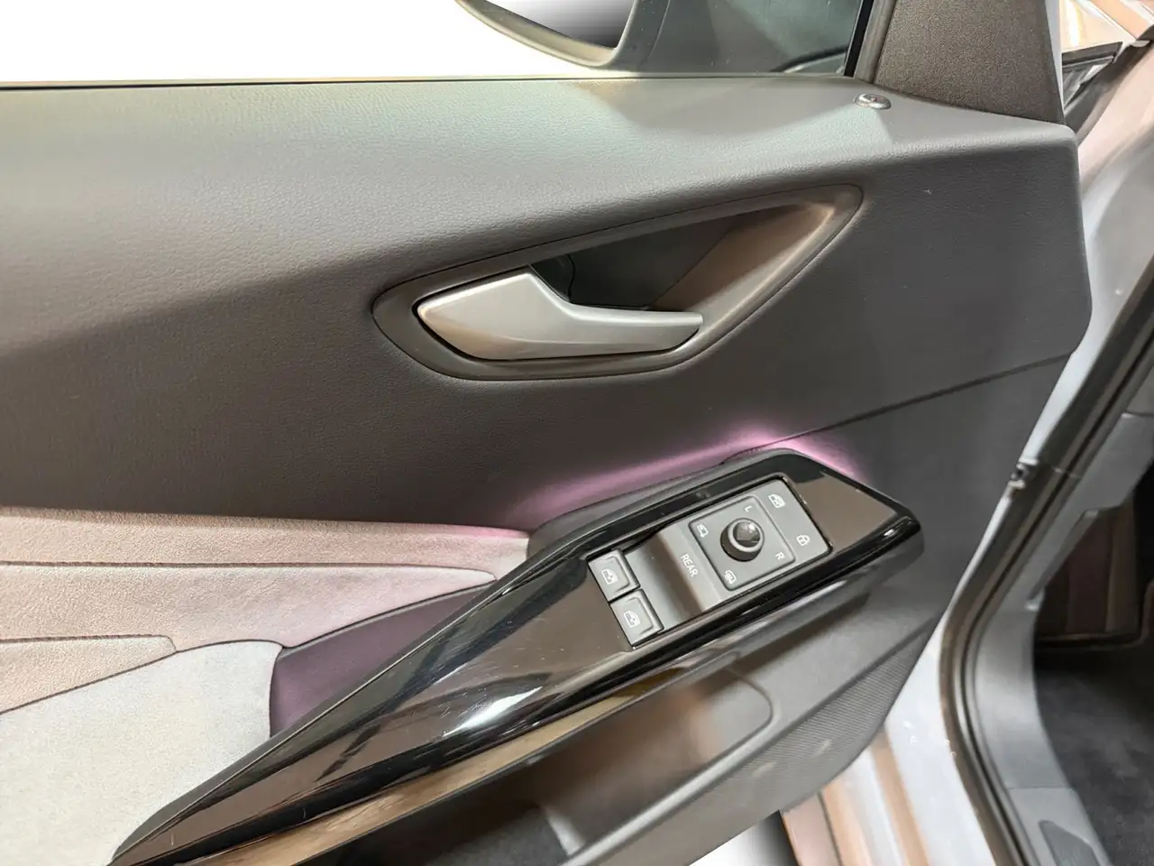 Volkswagen ID.3 150kW Pro LED+NAVI+APP+ACC+SHZ+RFK+PDC+DAB — Galería del vehículo 15