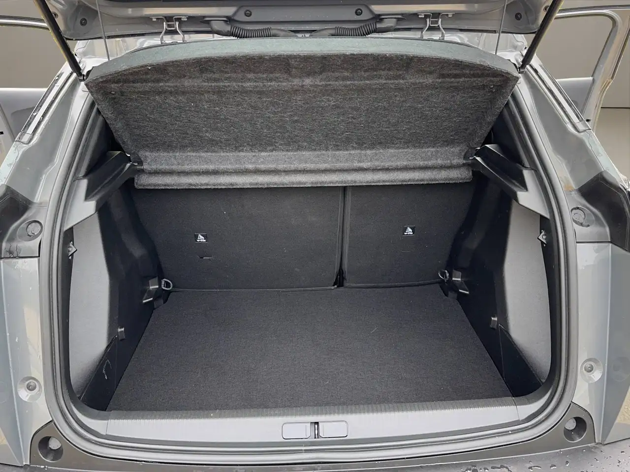 Peugeot 2008 2008 PureTech 100 GT Line — معرض صور السيارة 16