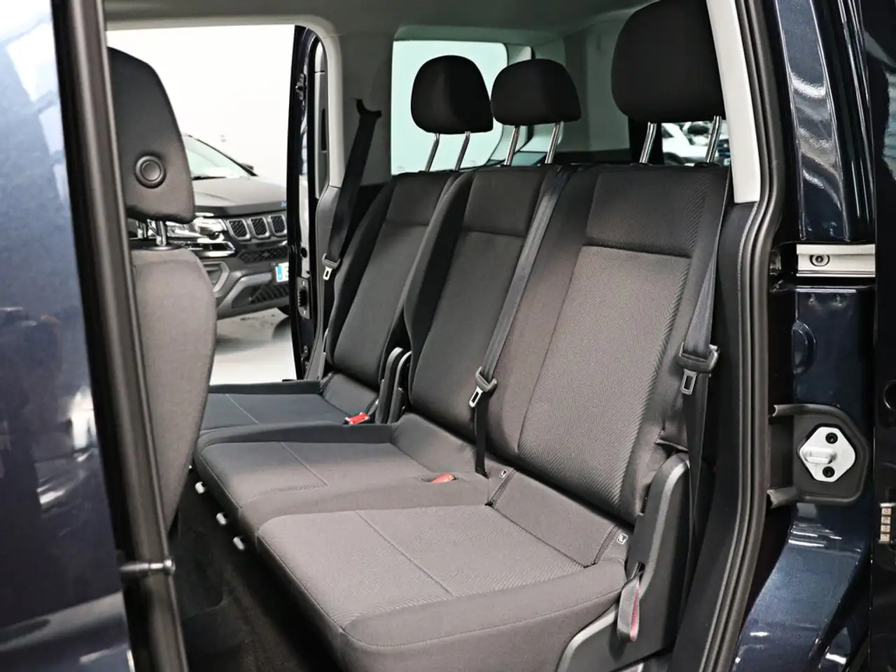 Ford Tourneo Connect 2.0 Ecoblue SWB L1 Trend 122 — معرض صور السيارة 10