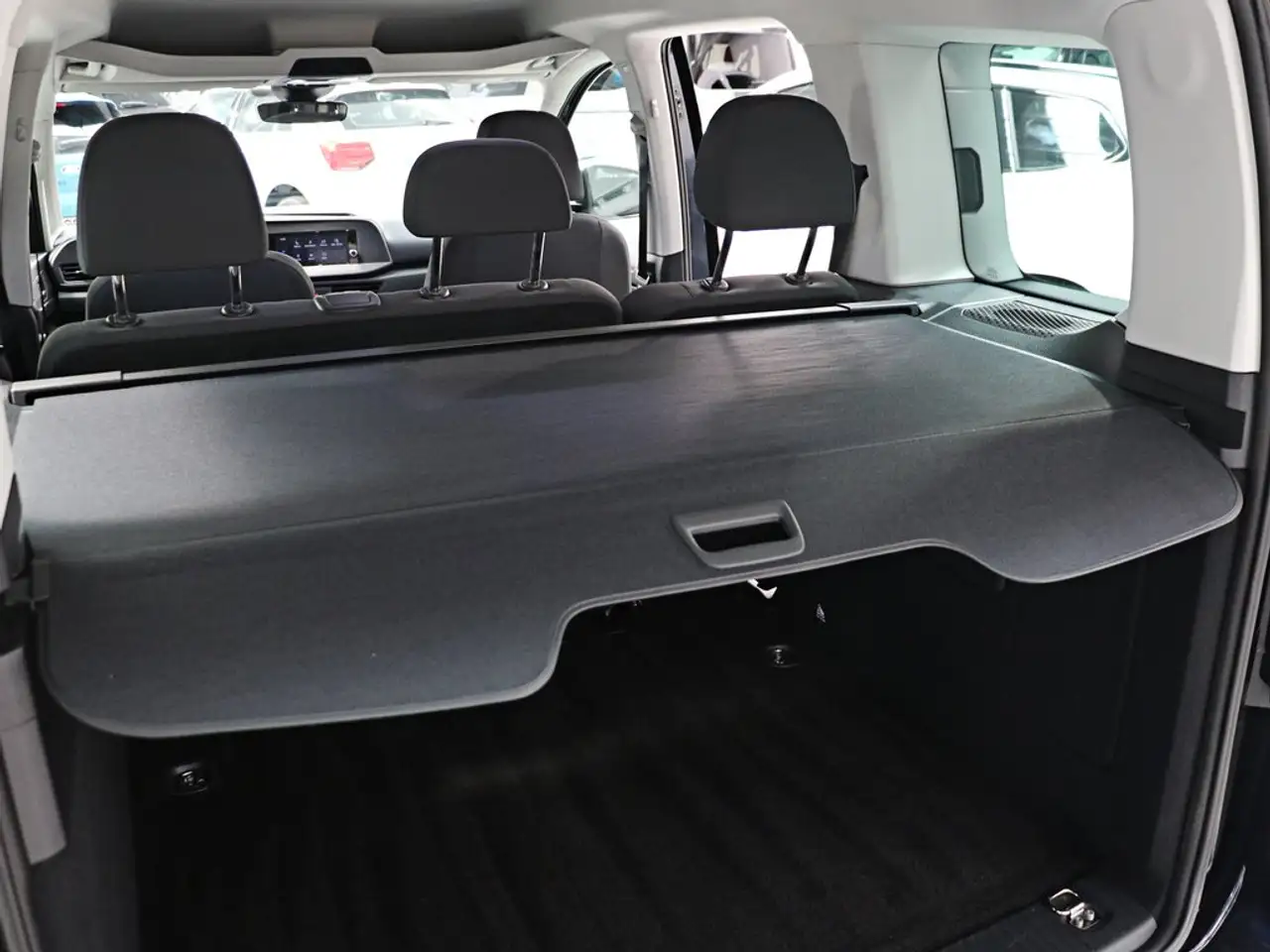 Ford Tourneo Connect 2.0 Ecoblue SWB L1 Trend 122 — معرض صور السيارة 34