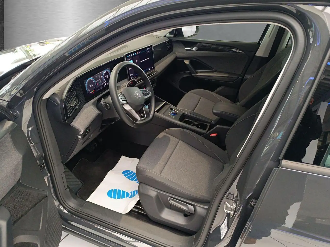 Volkswagen Tiguan 1.5 eTSI 130 PS DSG +NAVI+AHK+KLIMA+REARVIEW+ — Galería del vehículo 12